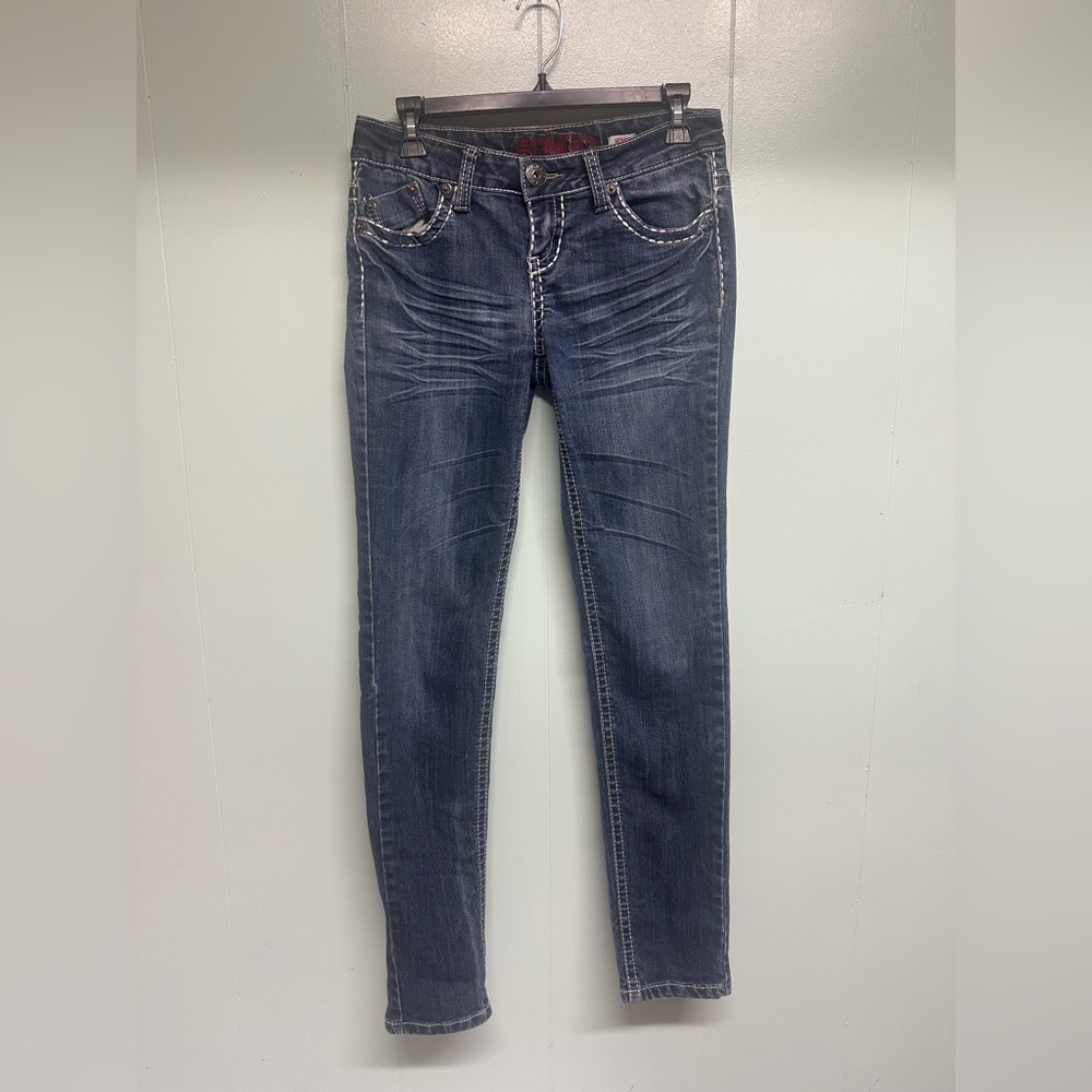 Bongo Skinny Jeans Women’s Size 9 Dark Wash  Distressed Studded Pockets